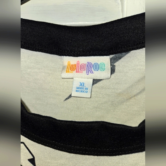 LuLaRoe Women's XL Liv Tee Lightning Bolt NEW - Picture 3 of 13